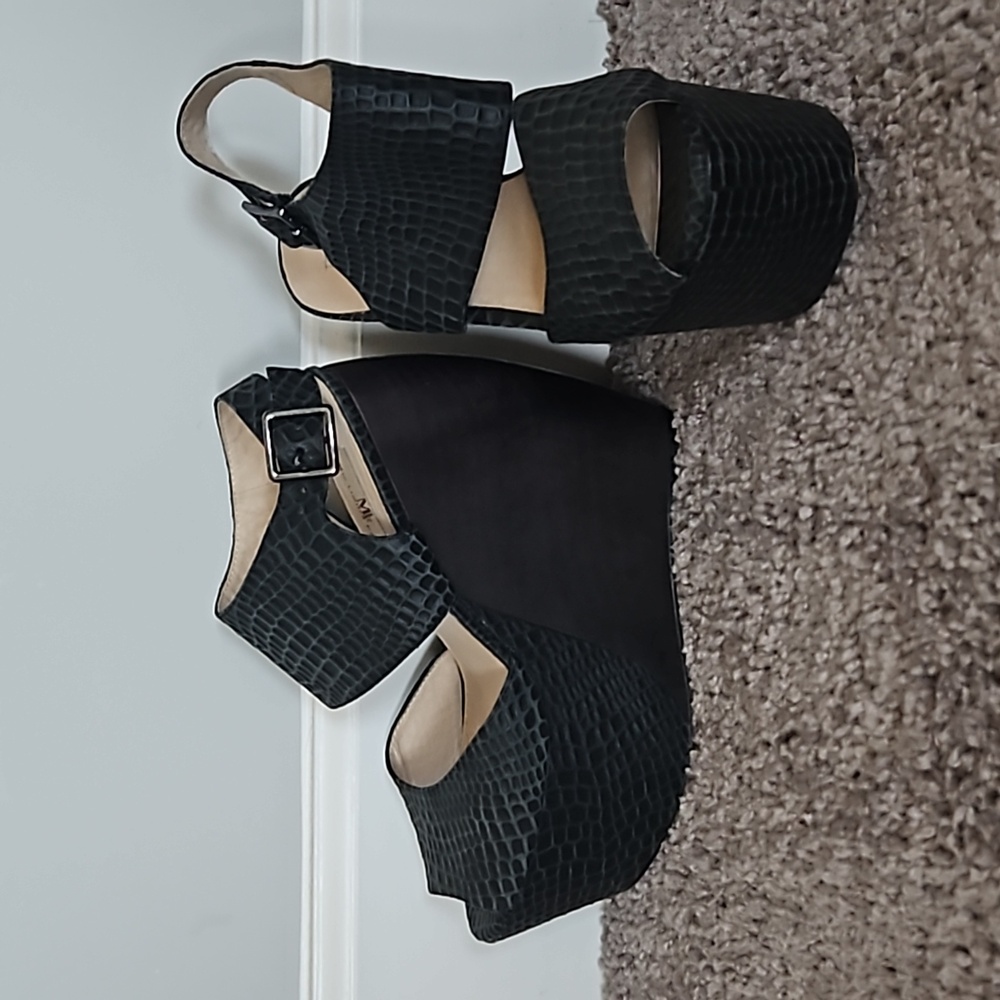 Mia Limited Edition black textured Valerie platform shoe-6